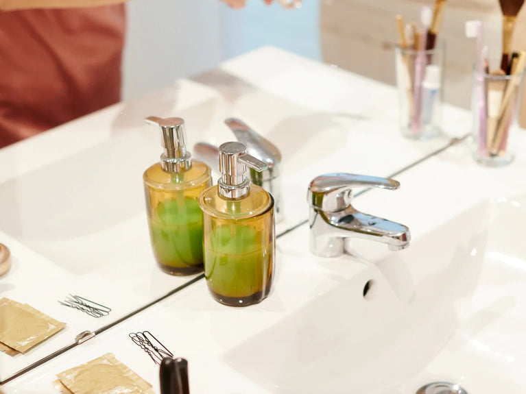 WARUM IHRE WIMPERN UND AUGENBRAUEN EINE EIGENE ROUTINE VERDIENT HABEN