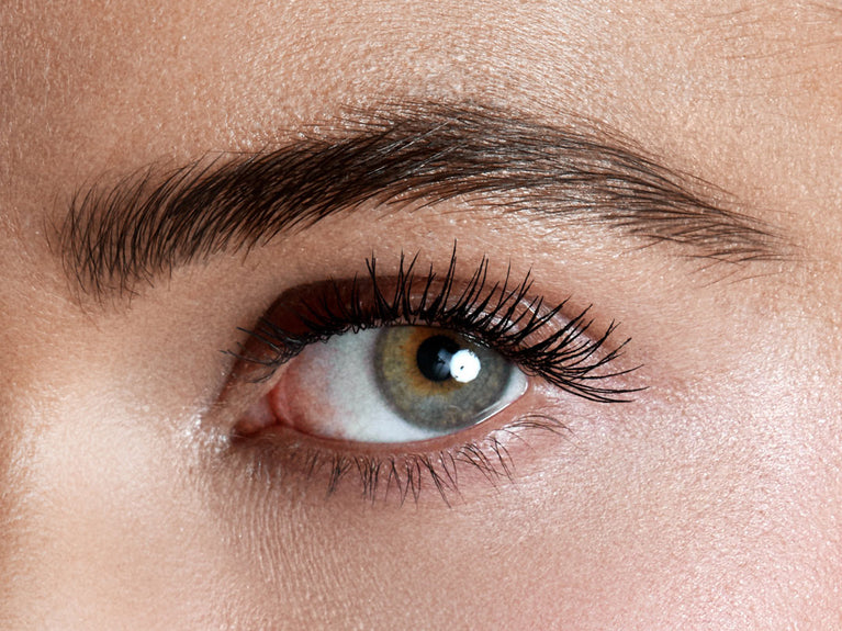 Fünf Do's & Don'ts für schöne Wimpern und Augenbrauen