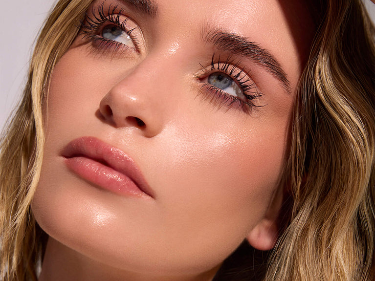 Möchten Sie Ihre natürlichen Wimpern betonen? Versuchen Sie Tubing Mascara